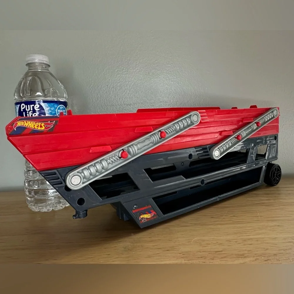 Hot Wheels Mega Hauler Truck bed holds up to 50 cars six expandable‎ levels